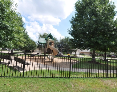 5823 Ridgebluff Lane - Photo Thumbnail 21