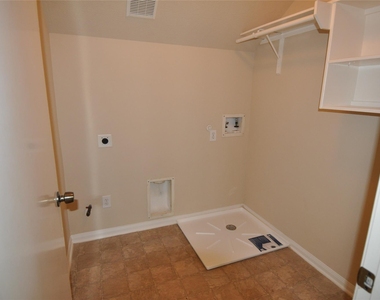 5823 Ridgebluff Lane - Photo Thumbnail 13