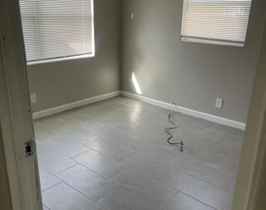 1400 Hillcrest Drive - Photo Thumbnail 8