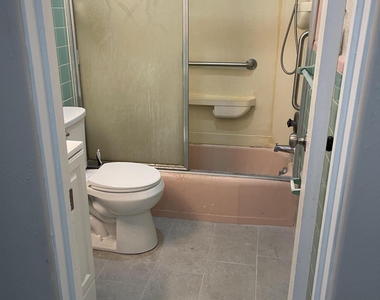 1400 Hillcrest Drive - Photo Thumbnail 9