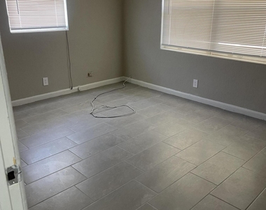 1400 Hillcrest Drive - Photo Thumbnail 10