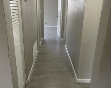 1400 Hillcrest Drive - Photo Thumbnail 6