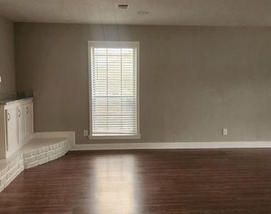 5006 Droddy Street - Photo Thumbnail 4