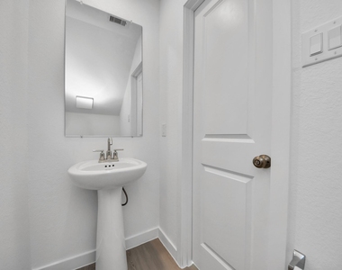 27443 Sunterra Village Dr - Photo Thumbnail 6
