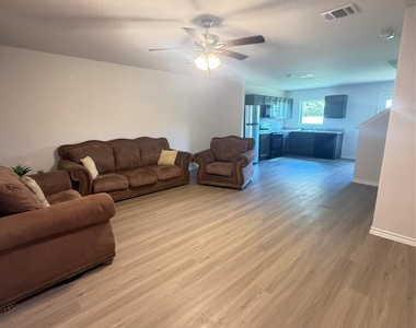 310 N Orange Street - Photo Thumbnail 13