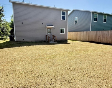 310 N Orange Street - Photo Thumbnail 3