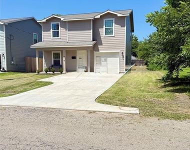 310 N Orange Street - Photo Thumbnail 3