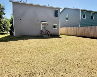 310 N Orange Street - Photo Thumbnail 5