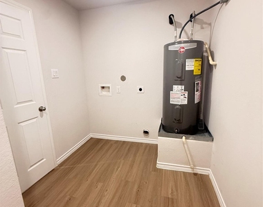 310 N Orange Street - Photo Thumbnail 20