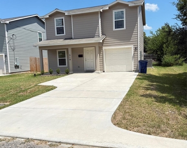 310 N Orange Street - Photo Thumbnail 12
