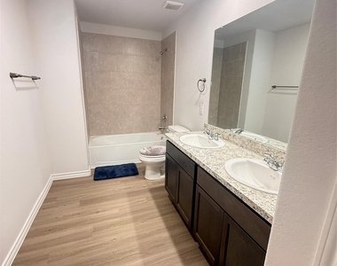 310 N Orange Street - Photo Thumbnail 26