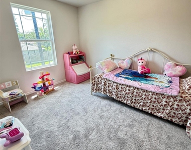 310 N Orange Street - Photo Thumbnail 10