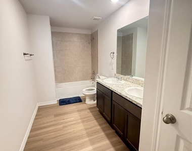 310 N Orange Street - Photo Thumbnail 25