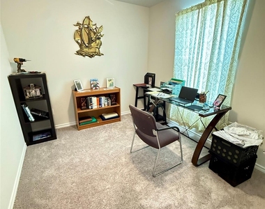 310 N Orange Street - Photo Thumbnail 10