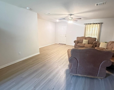 310 N Orange Street - Photo Thumbnail 15