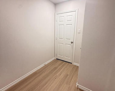 310 N Orange Street - Photo Thumbnail 21