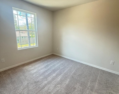 310 N Orange Street - Photo Thumbnail 23