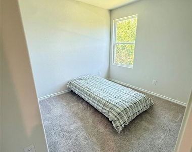 310 N Orange Street - Photo Thumbnail 8