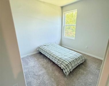 310 N Orange Street - Photo Thumbnail 8