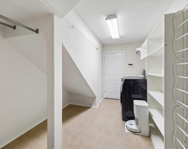 2802 White Sands Drive - Photo Thumbnail 18