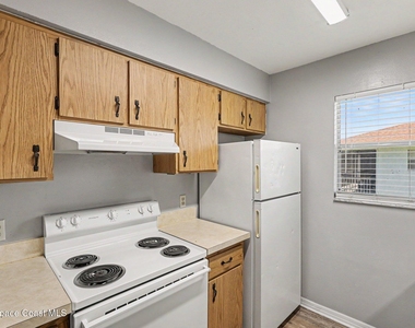 2286 Fox Hollow Drive - Photo Thumbnail 3