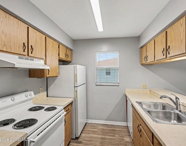 2286 Fox Hollow Drive - Photo Thumbnail 4