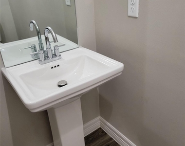 5262 Ella Boulevard - Photo Thumbnail 5