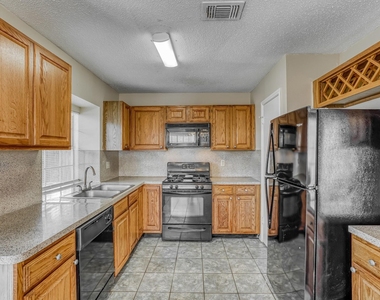 18614 Seaton Drive - Photo Thumbnail 9