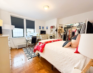 210 East 10th Street - Photo Thumbnail 2