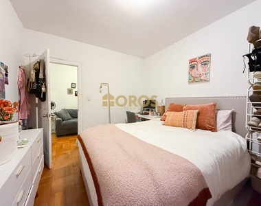 210 East 10th Street - Photo Thumbnail 7