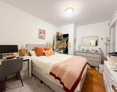 210 East 10th Street - Photo Thumbnail 5