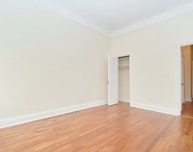 East 82 Street - Photo Thumbnail 2