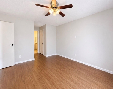 10110 Forum West Drive - Photo Thumbnail 8