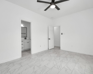 9003 Prairie View Drive - Photo Thumbnail 4