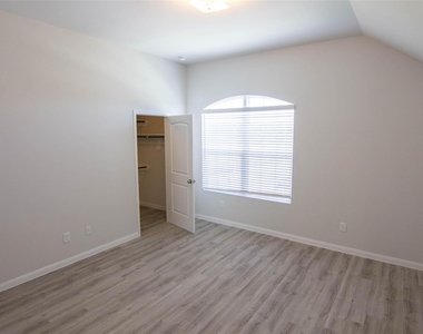 24323 Bella Carolina Court - Photo Thumbnail 6