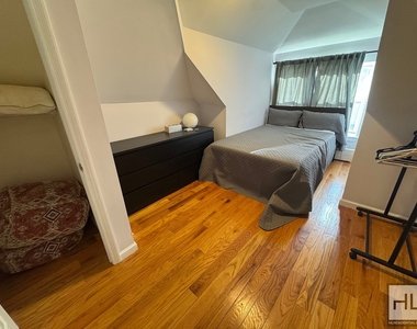 East Tremont Avenue - Photo Thumbnail 3