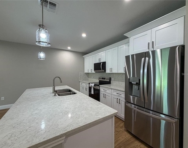 2232 Fernwood Street - Photo Thumbnail 14