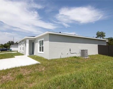 2232 Fernwood Street - Photo Thumbnail 3