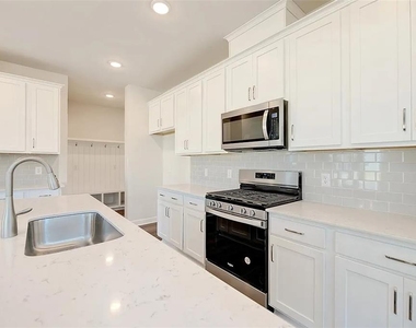 2672 Verona Lane - Photo Thumbnail 2