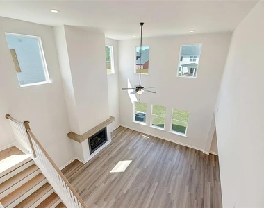 2672 Verona Lane - Photo Thumbnail 5