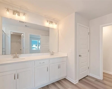 2672 Verona Lane - Photo Thumbnail 7