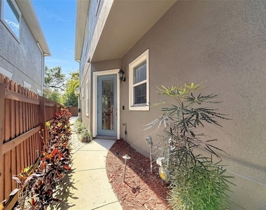 112 S Bungalow Park Avenue - Photo Thumbnail 6
