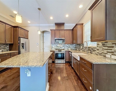112 S Bungalow Park Avenue - Photo Thumbnail 8