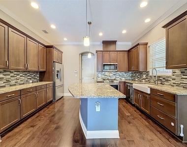112 S Bungalow Park Avenue - Photo Thumbnail 7