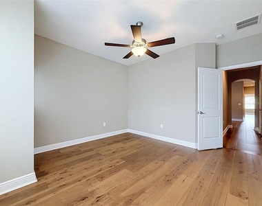 112 S Bungalow Park Avenue - Photo Thumbnail 37