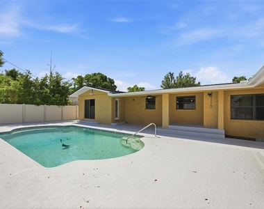 3707 Pelican Lane - Photo Thumbnail 6