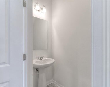 3407 E Louisiana Avenue - Photo Thumbnail 10