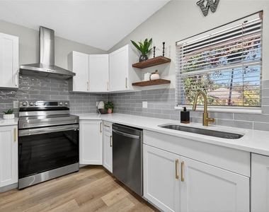 1909 E Henry Avenue - Photo Thumbnail 14