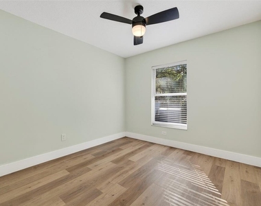 1909 E Henry Avenue - Photo Thumbnail 18