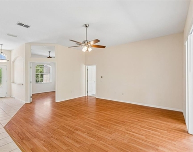37 Greenpark Boulevard - Photo Thumbnail 16